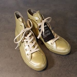 Converse All Star Chuck Taylor Hi Top Size 7 NWT